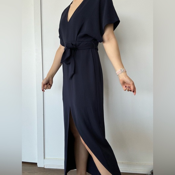 Navy elegant V-neck dress. Only worn once. - Picture 3 of 4
